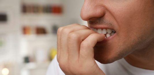 Cuando la mente avisa del peligro: morderse las uñas, procrastinar y otras formas de autosabotaje