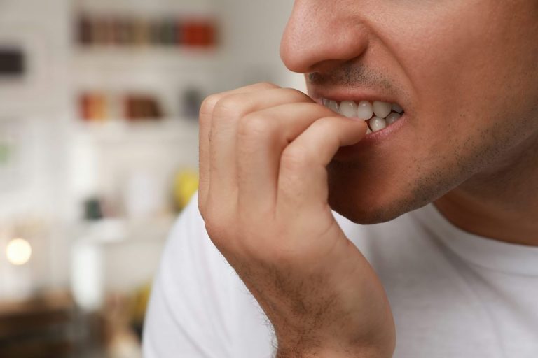 Cuando la mente avisa del peligro: morderse las uñas, procrastinar y otras formas de autosabotaje