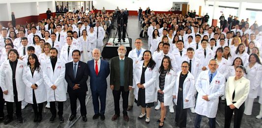 Rumbo al Internado: La Generación 2022-2028 de la UNISA recibe su Bata Blanca