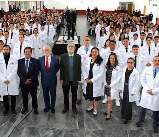 Rumbo al Internado: La Generación 2022-2028 de la UNISA recibe su Bata Blanca